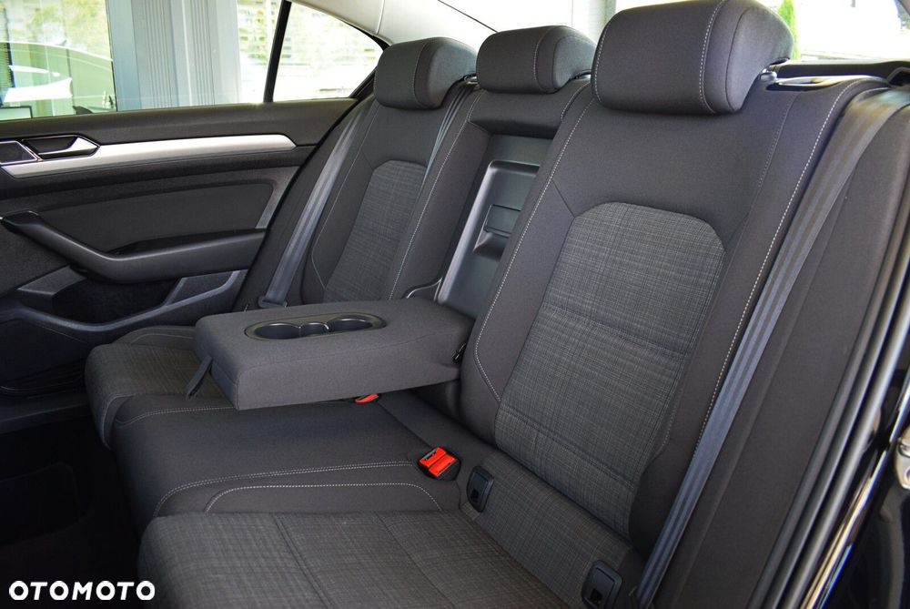 Volkswagen Passat - 14