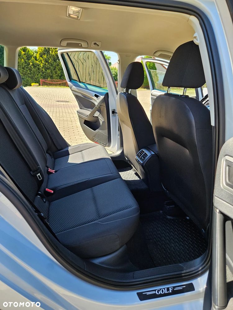 Volkswagen Golf - 28