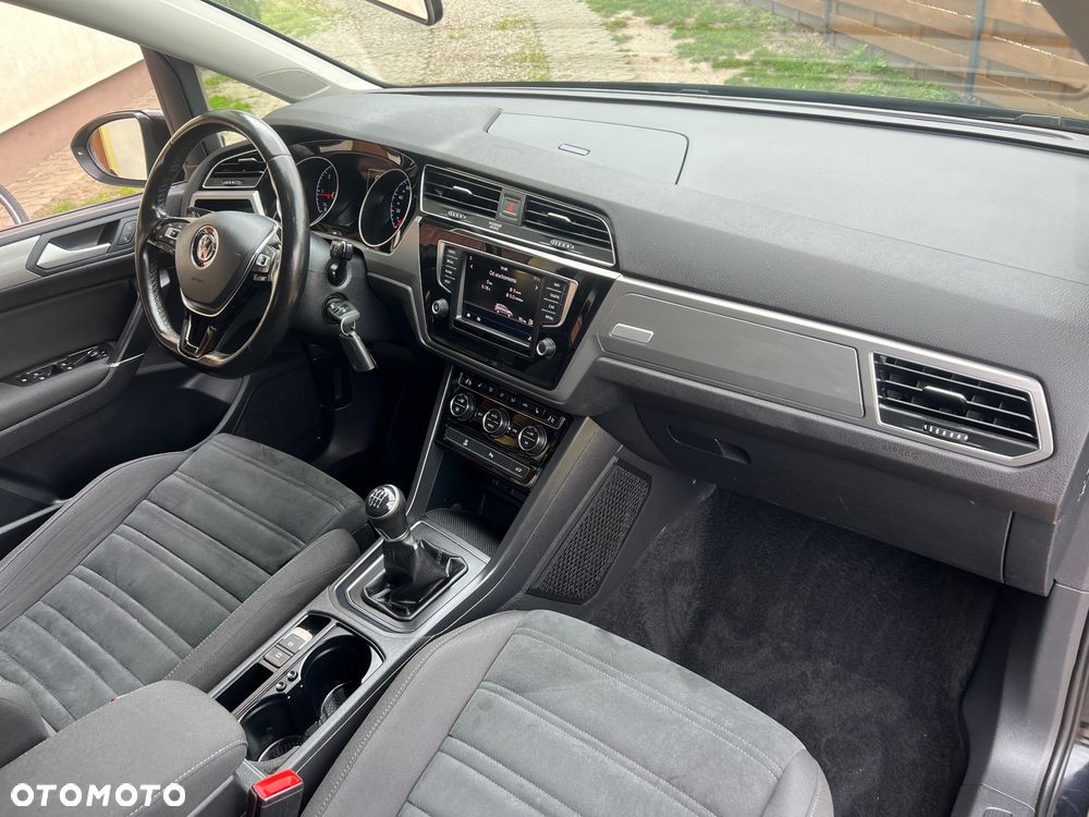 Volkswagen Touran - 8