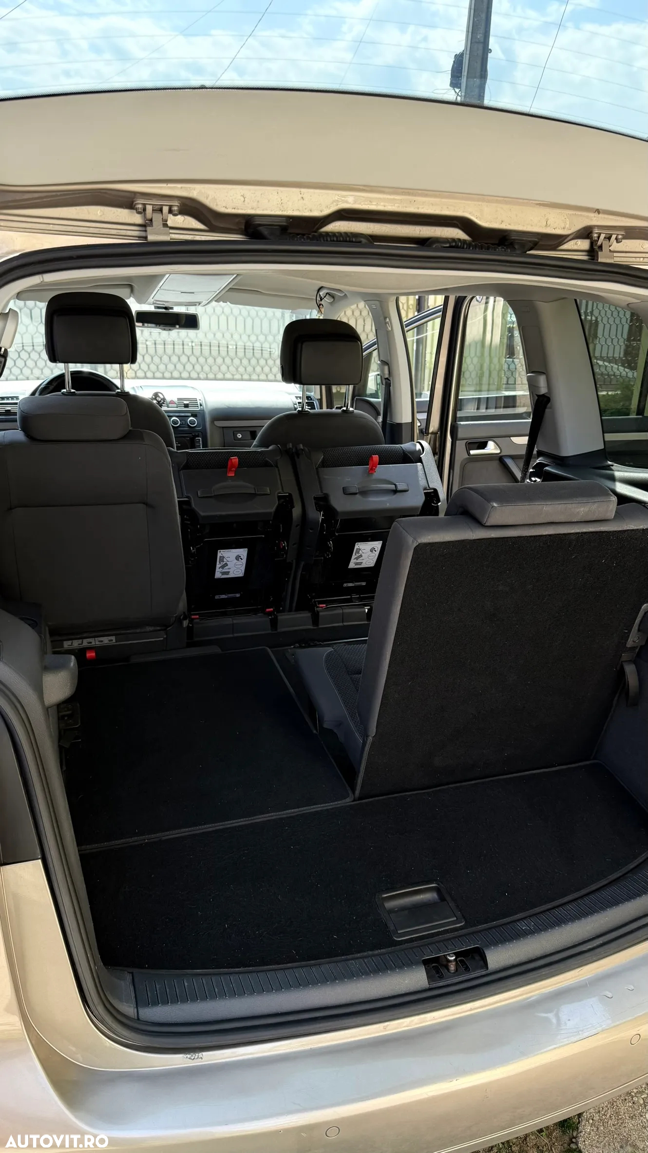 Volkswagen Touran 1.6 TDI BlueMotion Technology Comfortline - 23