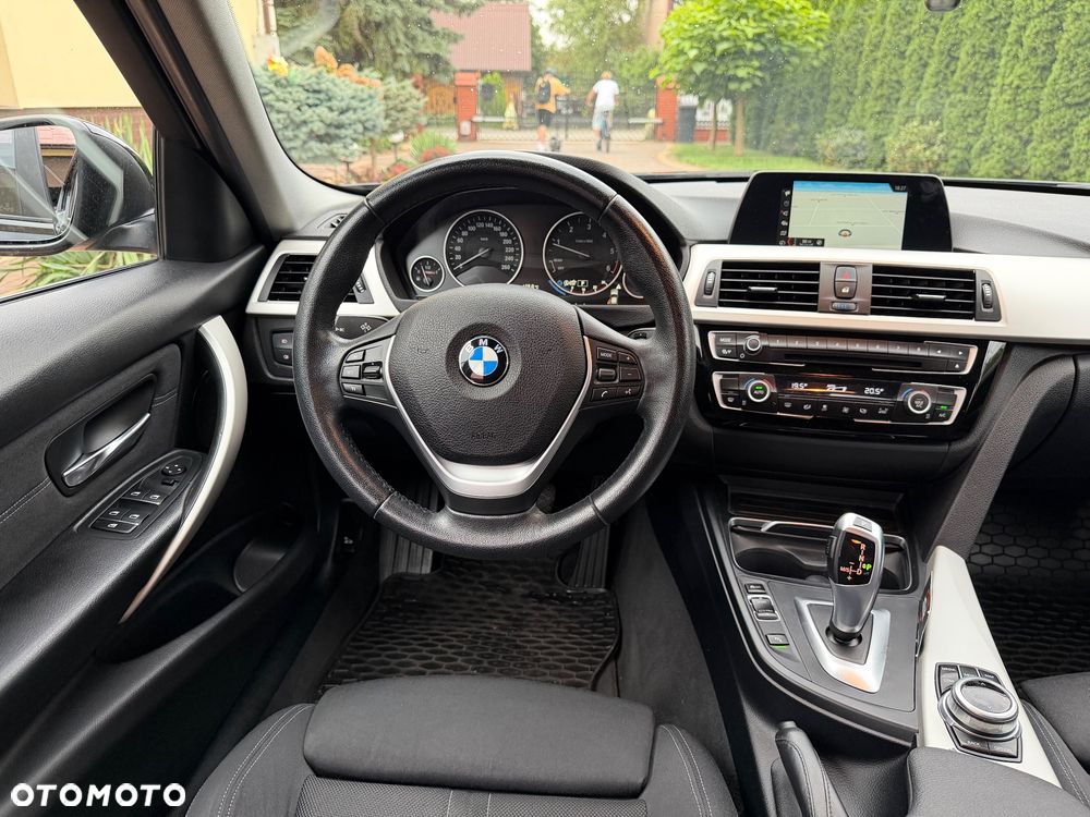 BMW Seria 3 320d Efficient Dynamic Edition Sport Line - 28