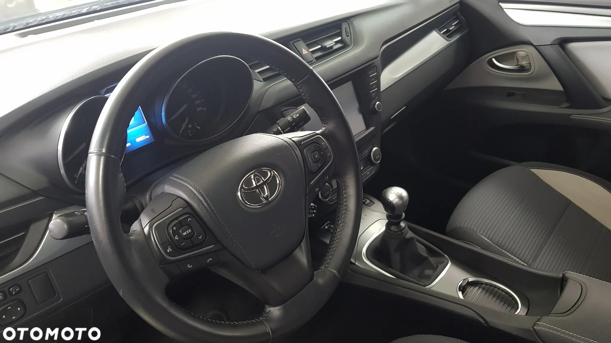 Toyota Avensis - 10