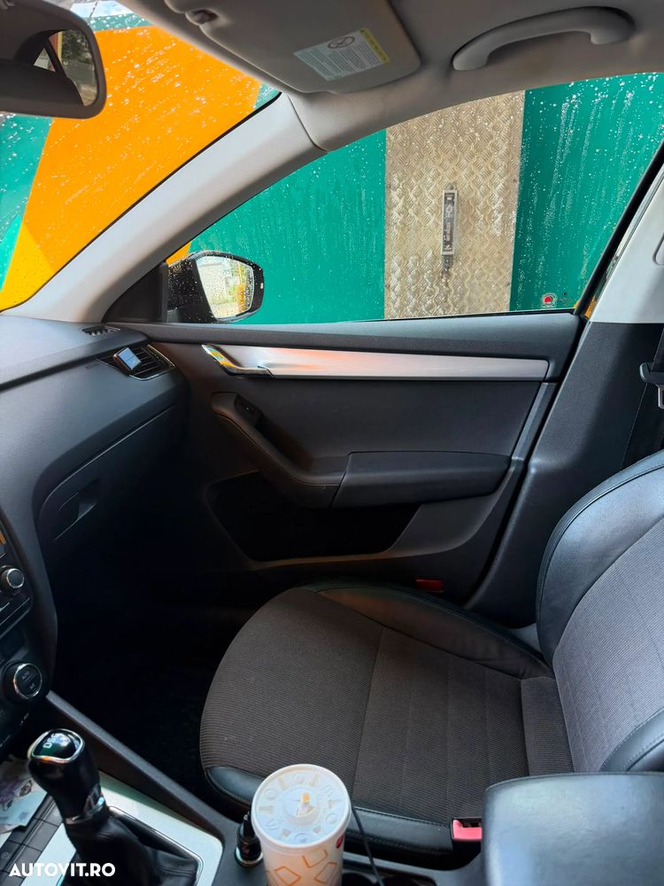 Skoda Octavia 2.0 TDI STYLE DSG - 5