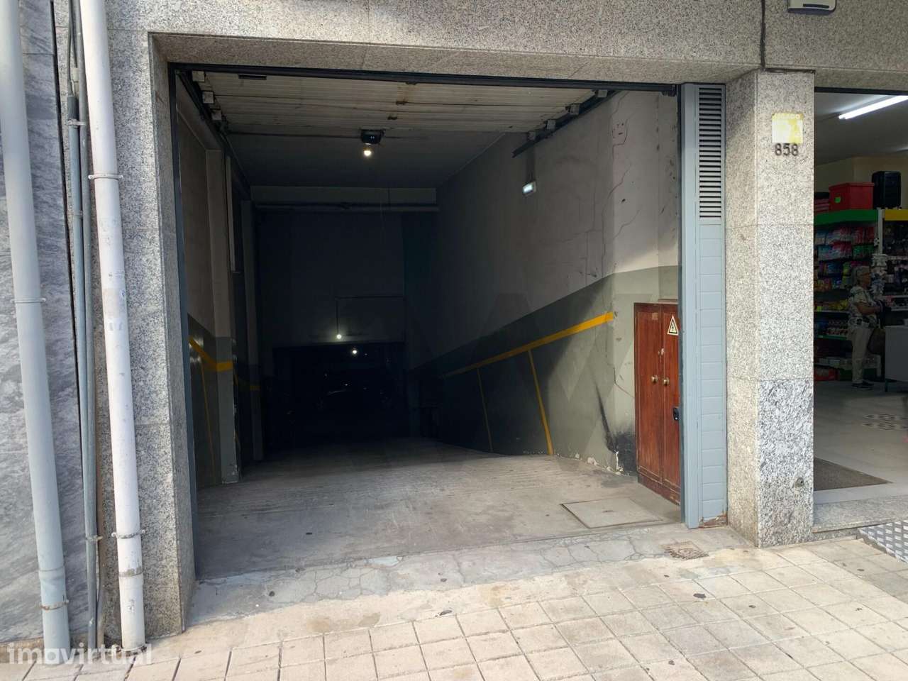 Lugar de garagem coberto na Rua João Pedro Ribeiro, Porto – 24.000 € - Grande imagem: 2/10