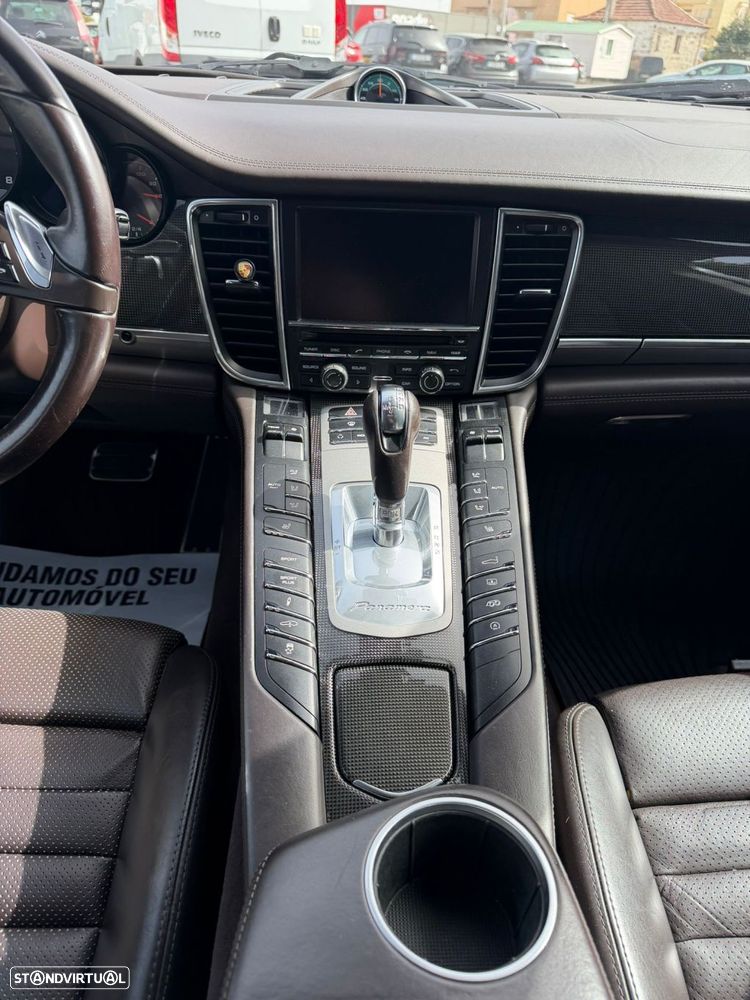 Porsche Panamera Turbo PDK - 33