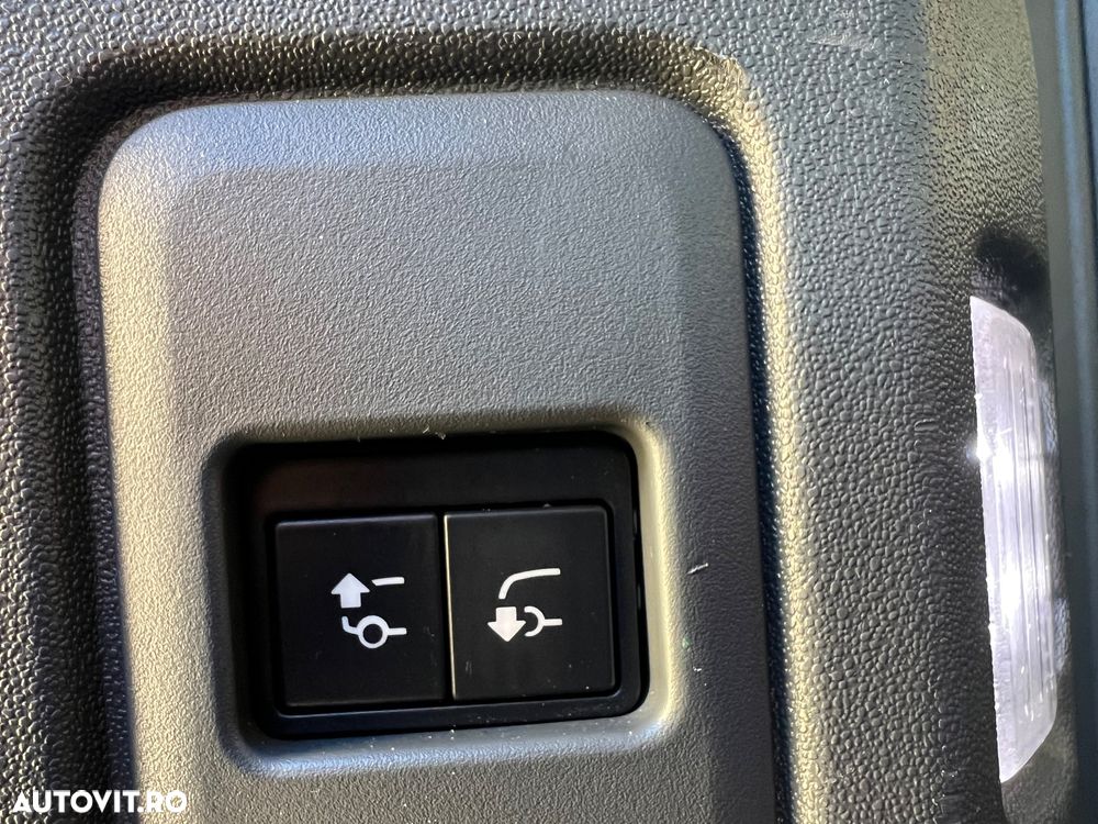 Land Rover Defender 110 3.0D 250 MHEV Hard Top X-Dynamic SE - 35