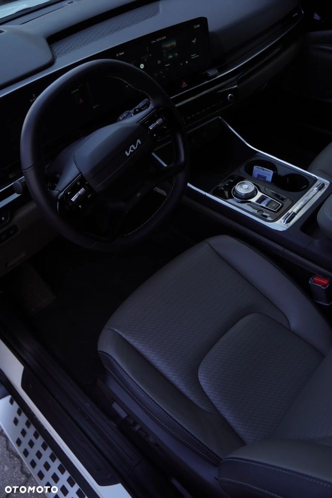 Kia Carnival - 19