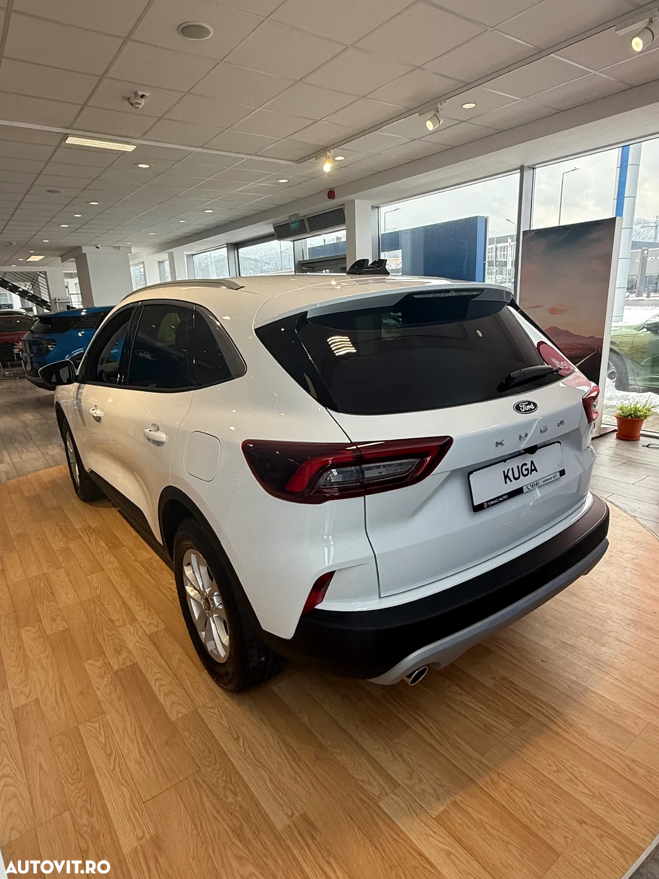 Ford Kuga 1.5 EcoBoost A8 FWD Titanium - 5
