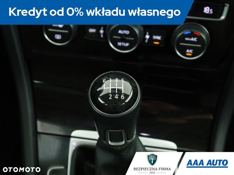 Volkswagen Golf - 14