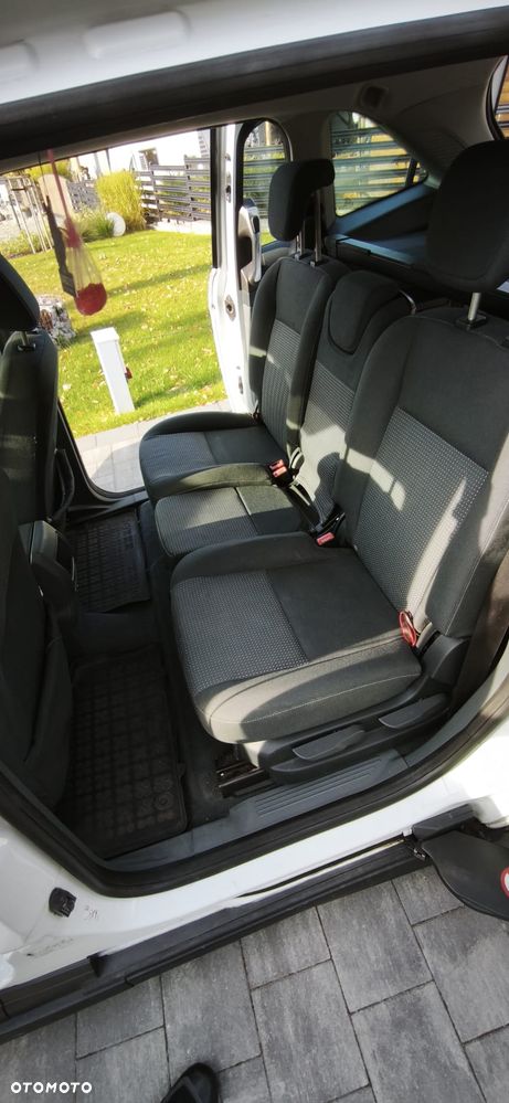 Ford Grand C-MAX - 30