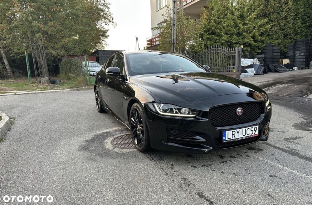 Jaguar XE 2.0 D R-Sport - 15