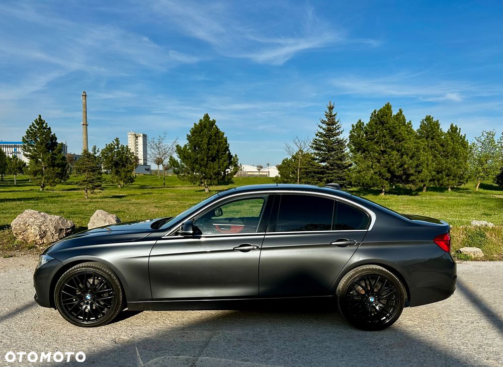 BMW Seria 3 330i xDrive Sport Line - 37