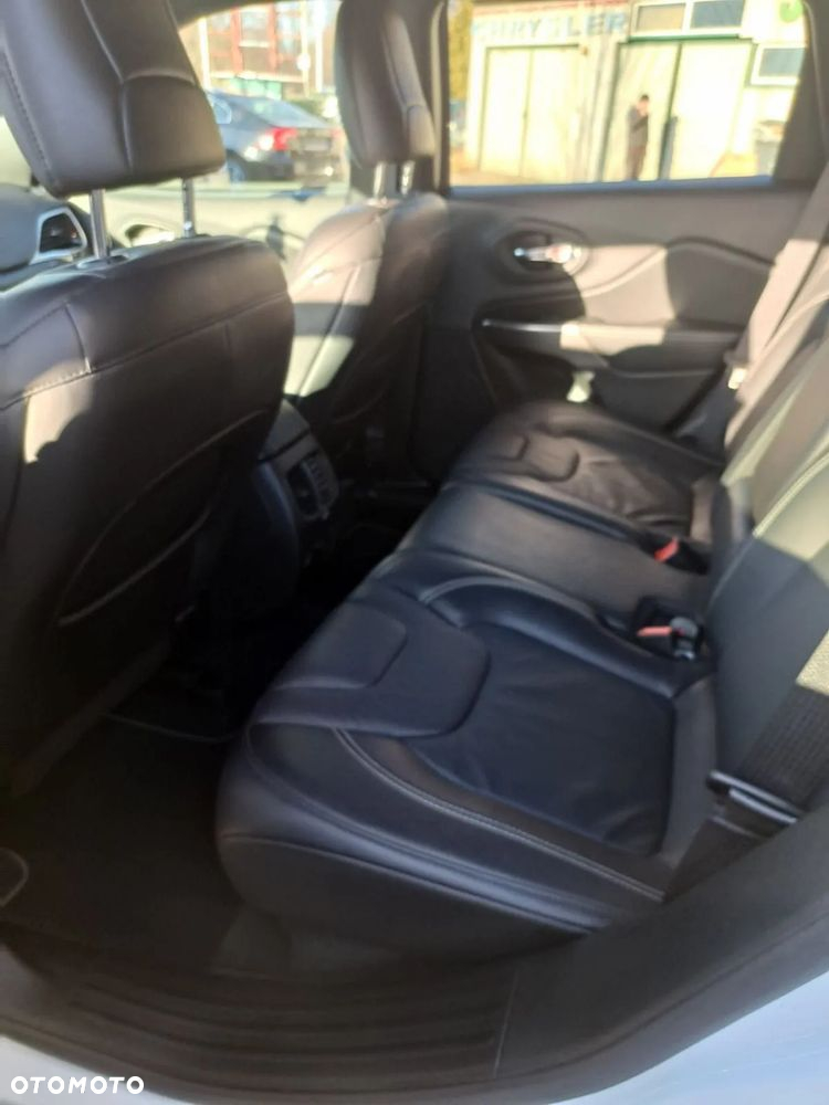 Jeep Cherokee - 4