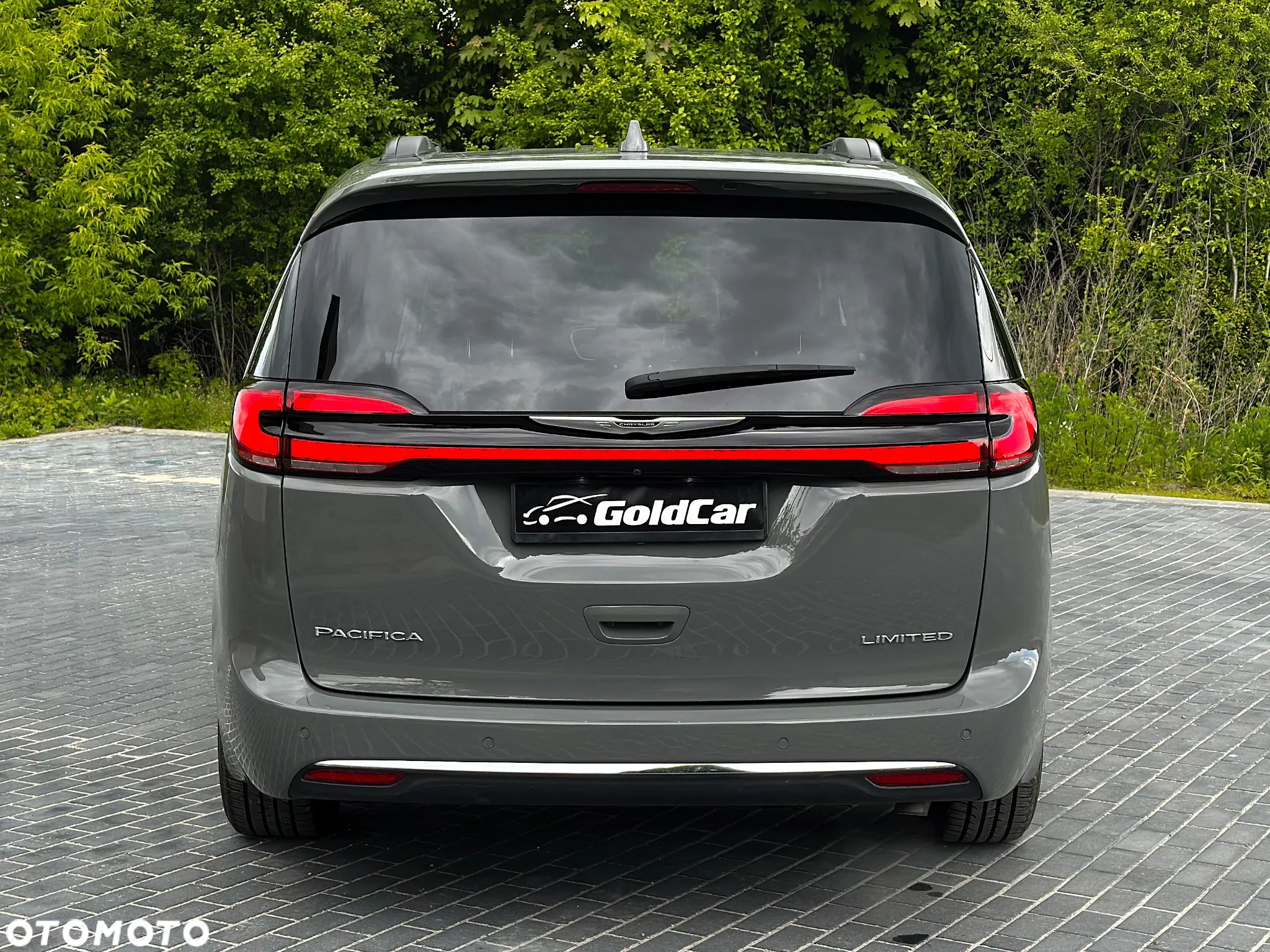 Chrysler Pacifica - 5