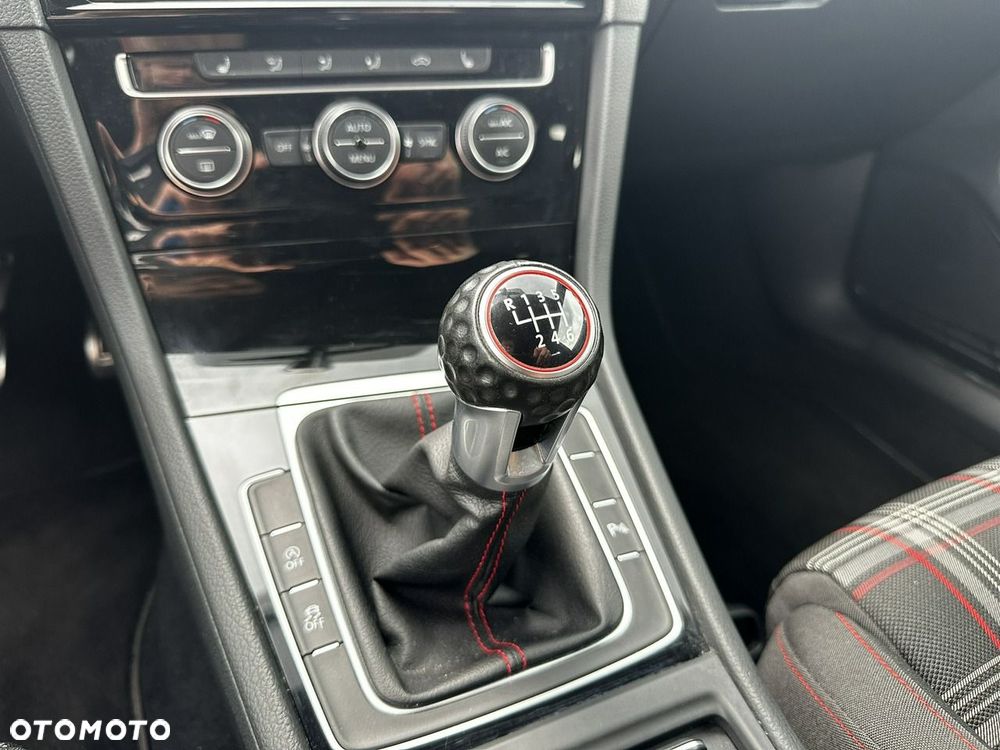 Volkswagen Golf 2.0 TSI BMT GTI Performance - 15