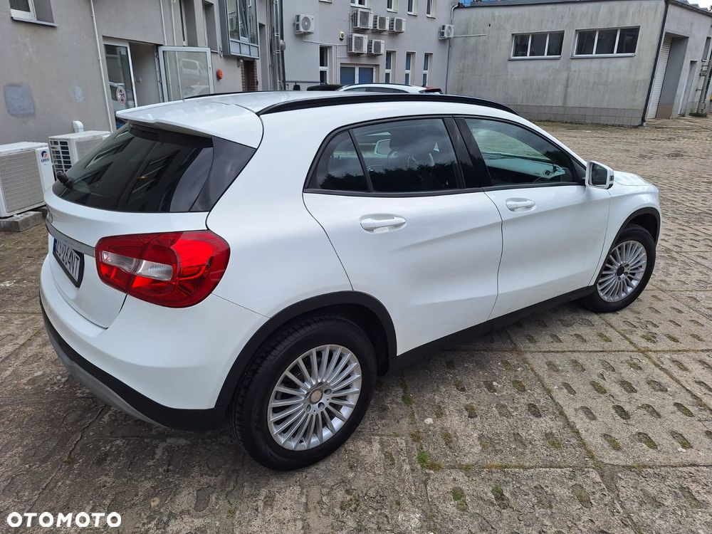 Mercedes-Benz GLA 180 Urban - 14