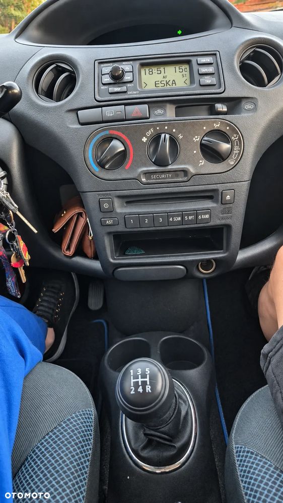 Toyota Yaris 1.0 Base - 17