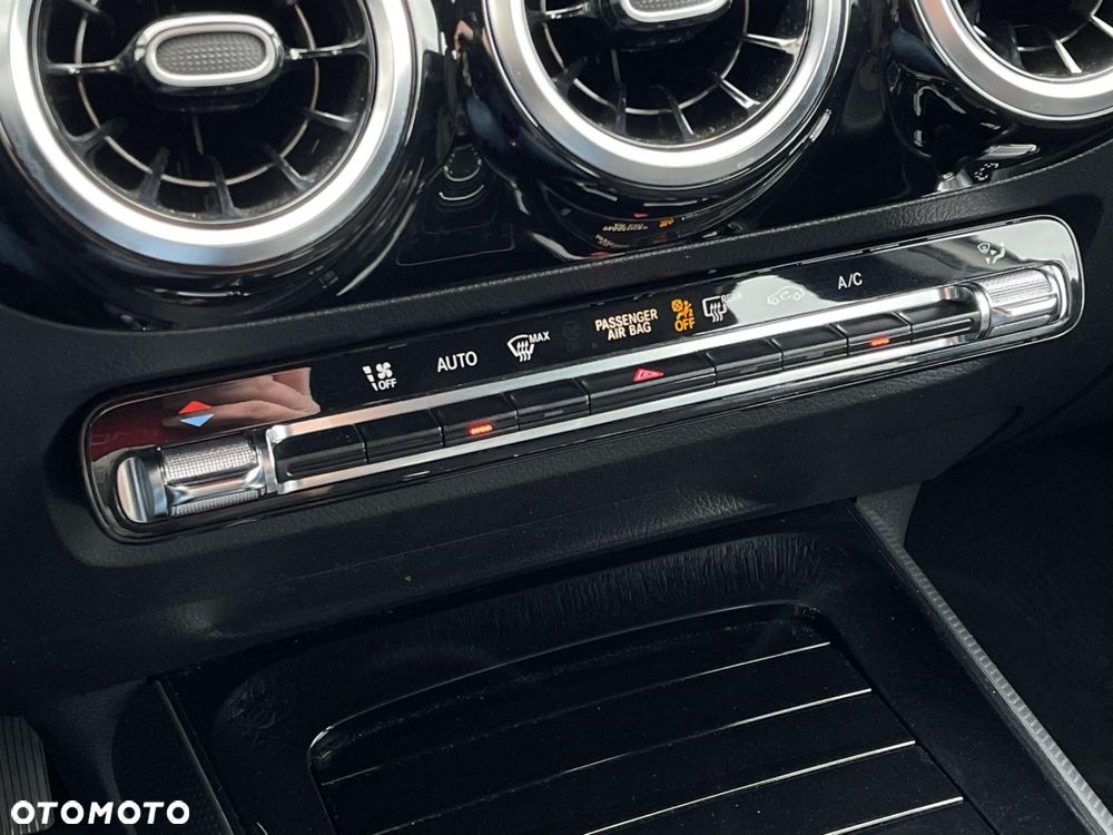 Mercedes-Benz GLA - 21