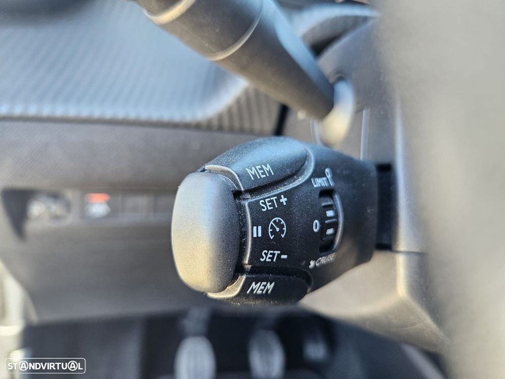 Peugeot 2008 1.2 PureTech Active Pack - 36