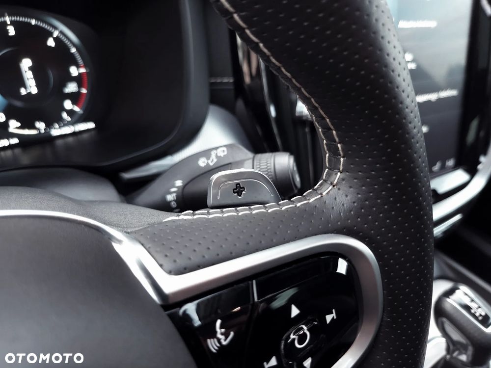 Volvo XC 60 D5 AWD R-Design - 22