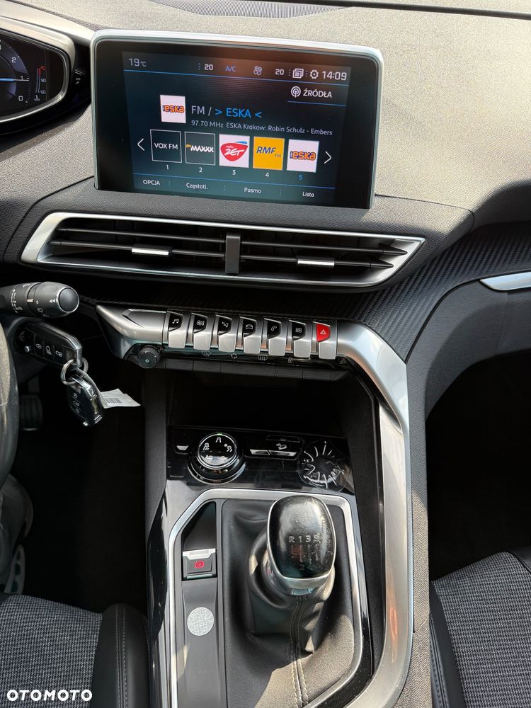 Peugeot 3008 PureTech 130 Stop & Start GPF Roadtrip - 24