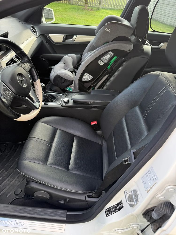 Mercedes-Benz Klasa C 180 CGI BlueEff Avantgarde - 14