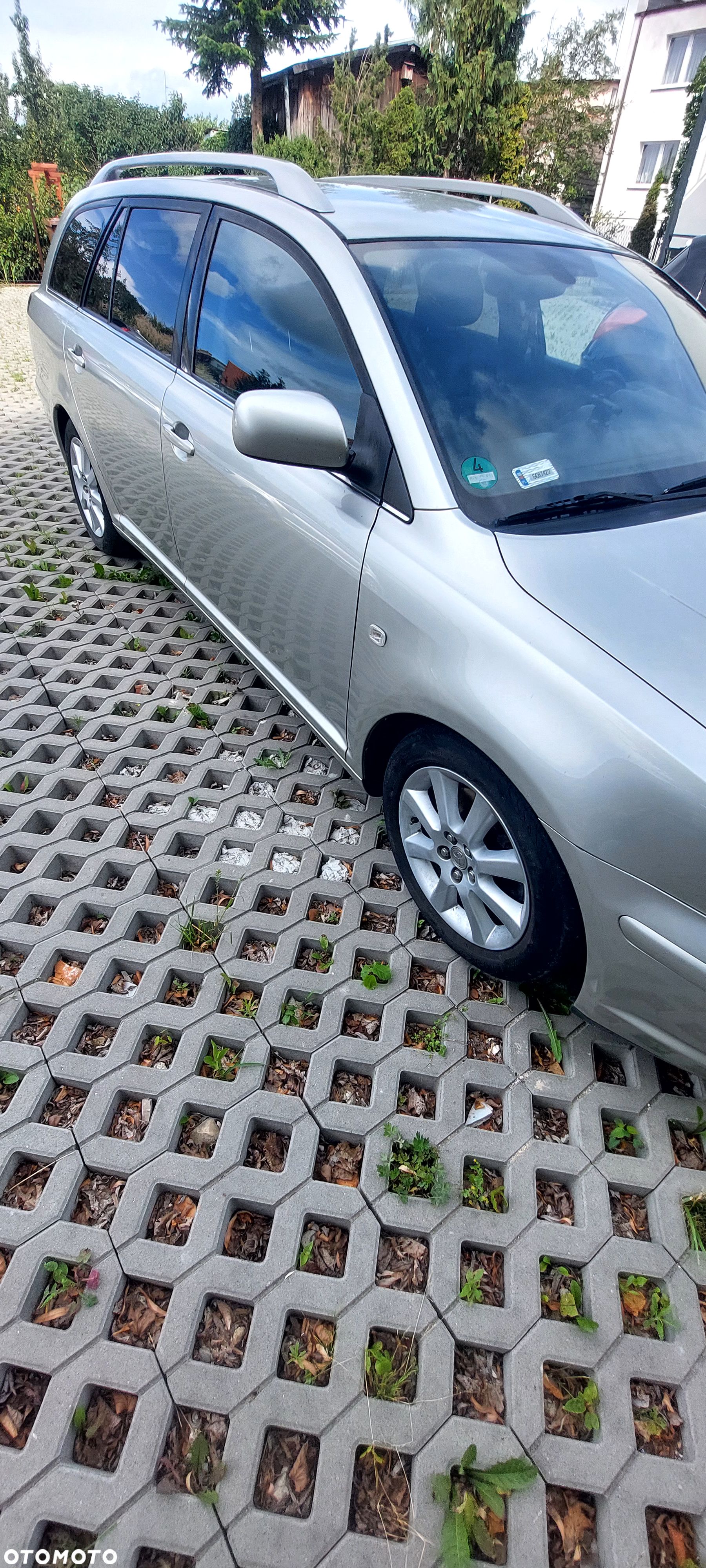 Toyota Avensis 2.0 VVT-i Combi Executive - 1