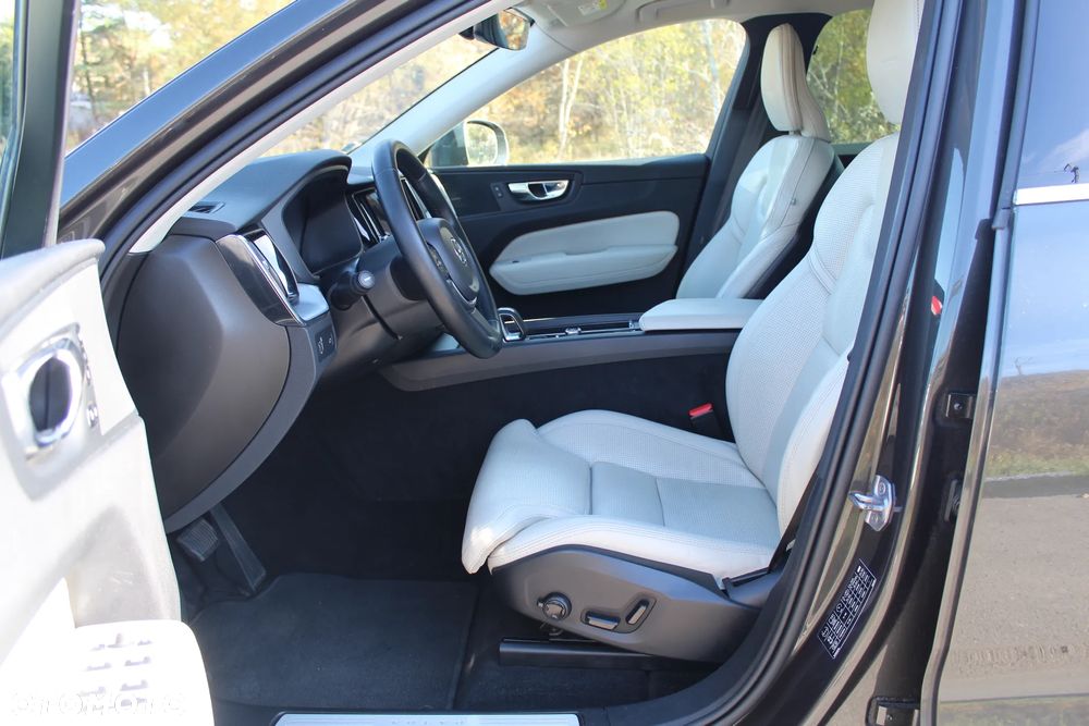 Volvo XC 60 B4 D AWD Geartronic Momentum Pro - 15