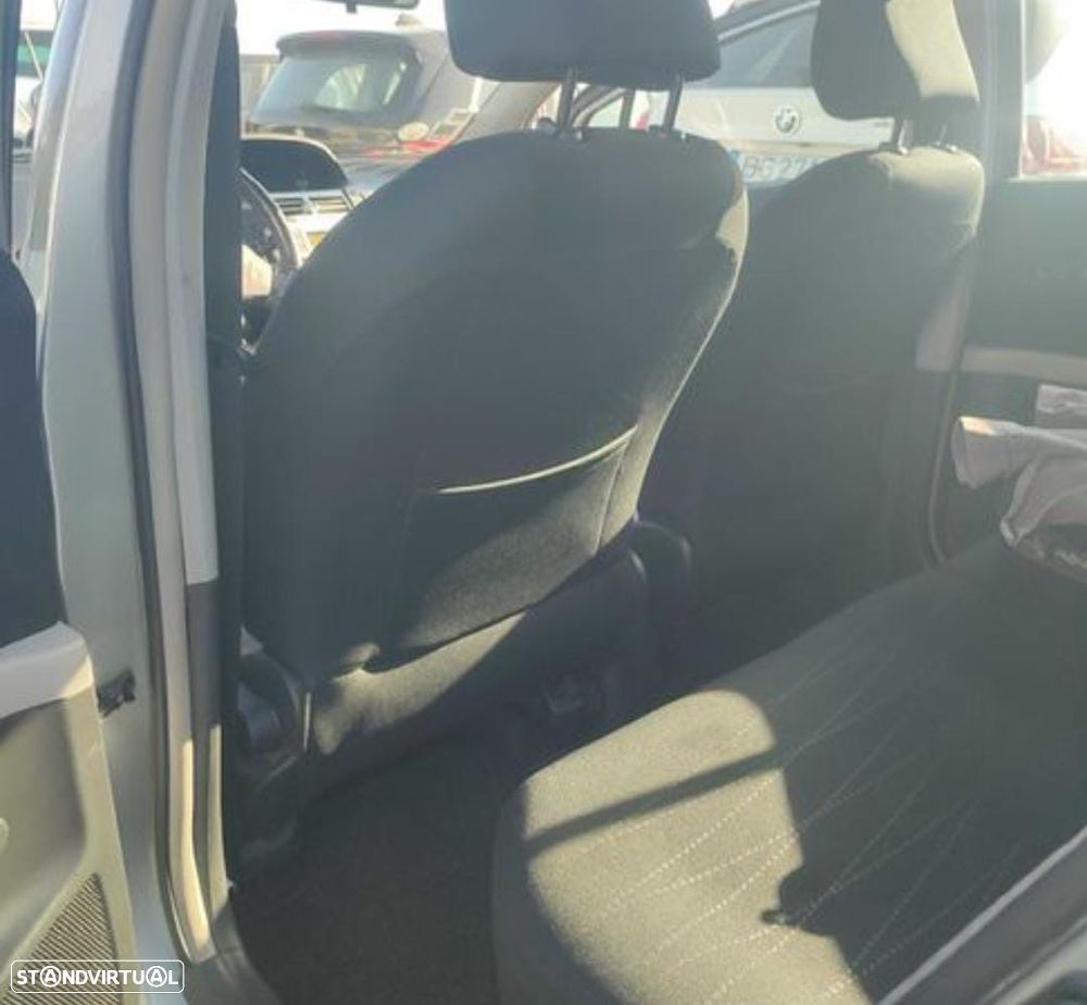 Toyota Yaris 1.4 D-4D AC Manual - 4