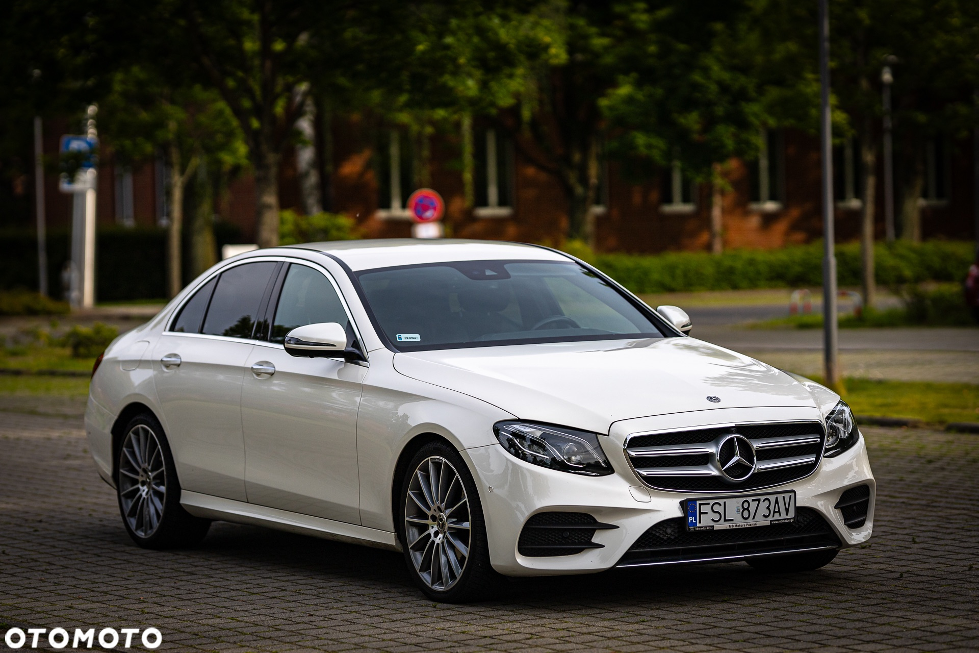 Mercedes-Benz Klasa E 220 d 4-Matic 9G-TRONIC - 27