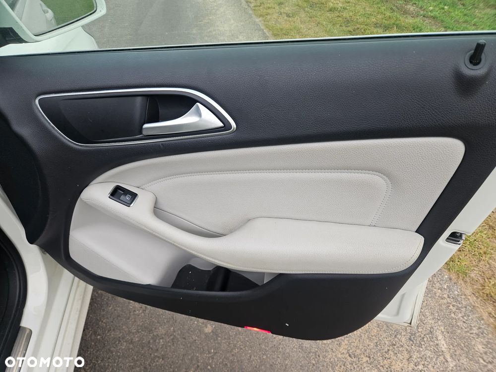 Mercedes-Benz Klasa B 180 BlueEFFICIENCY Edition Style - 22