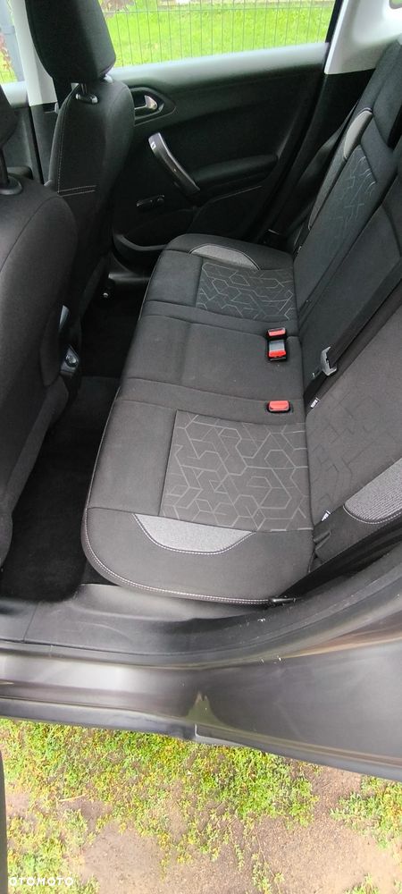 Peugeot 2008 1.2 Pure Tech Style - 10