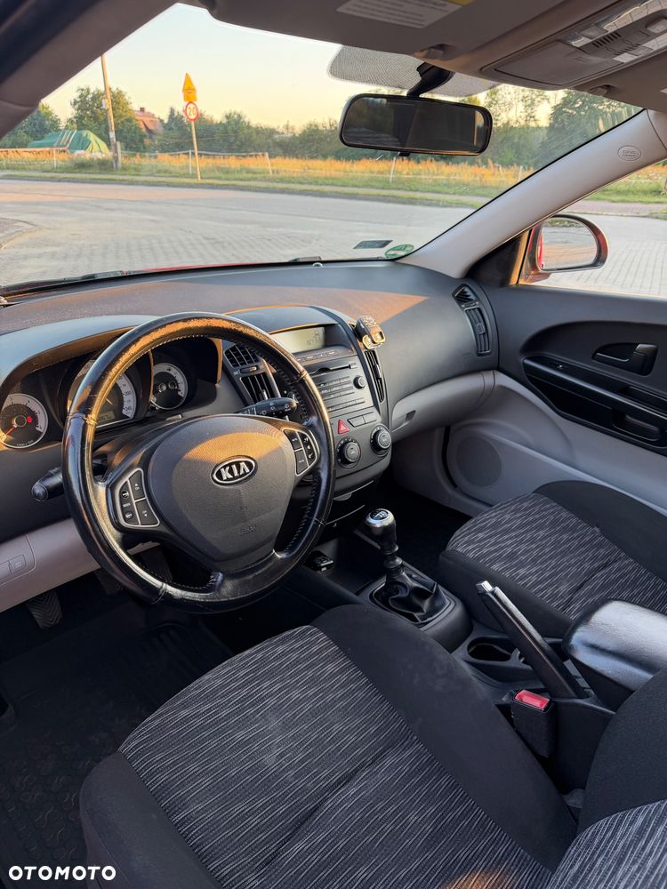 Kia Ceed 1.6 Crdi Comfort + - 35