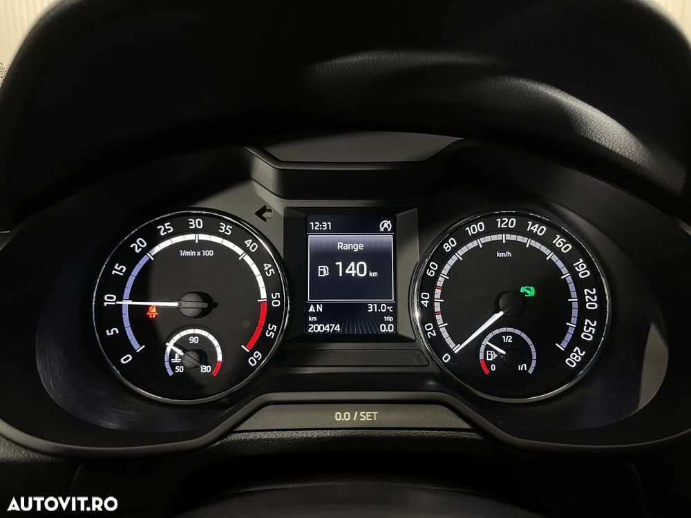 Skoda Octavia 2.0 TDI DSG RS - 28
