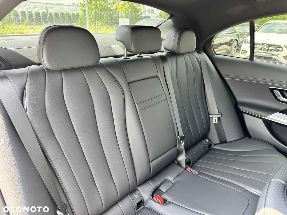 Mercedes-Benz Klasa E 220 d mHEV 4-Matic Exclusive 9G-Tronic - 18