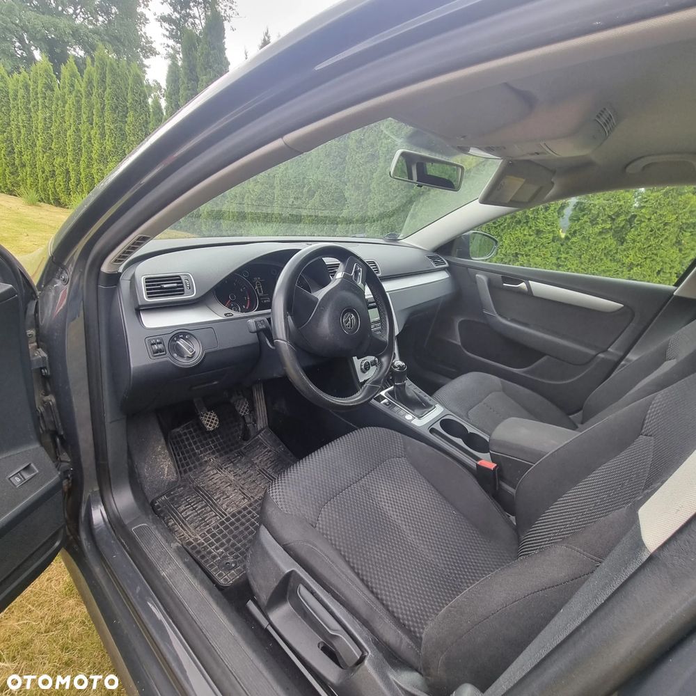 Volkswagen Passat - 8