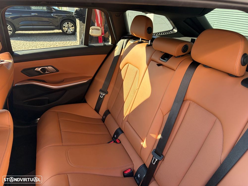 BMW 330 e Pack Desportivo M Auto - 16