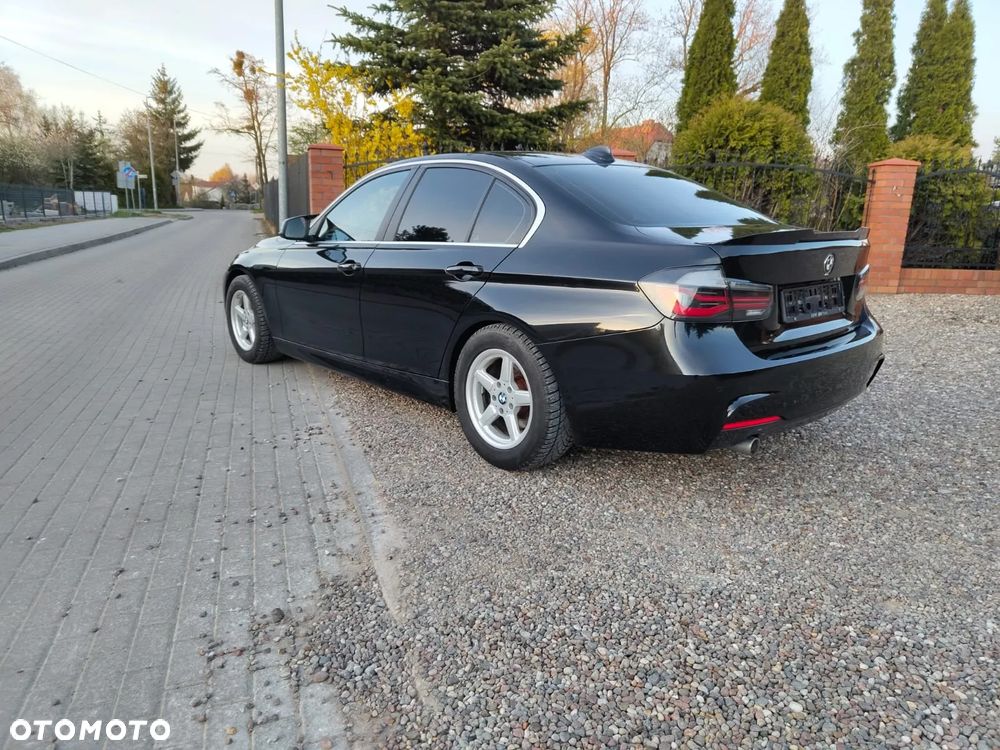 BMW Seria 3 318d Sport Line - 26
