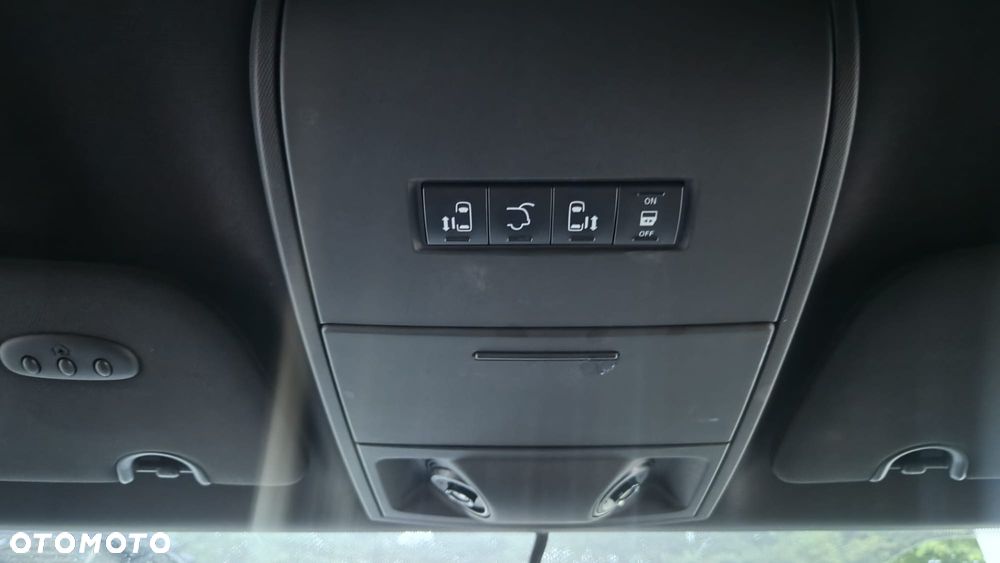 Dodge Grand Caravan - 32