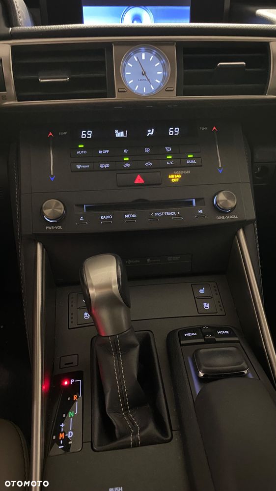 Lexus IS 200t Prestige - 14