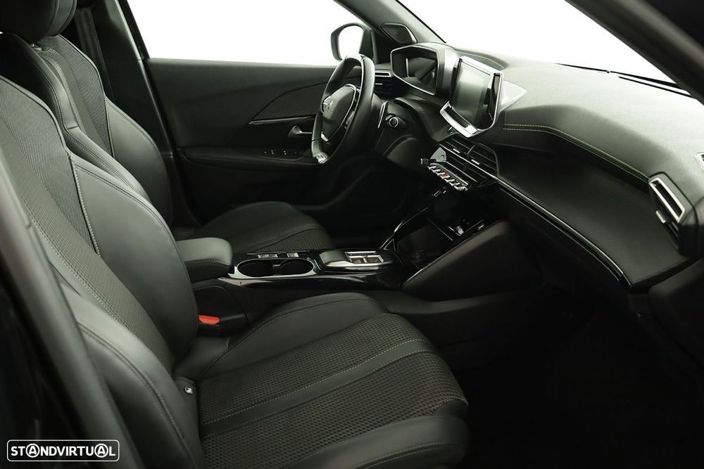 Peugeot 2008 1.2 PureTech GT EAT8 - 22