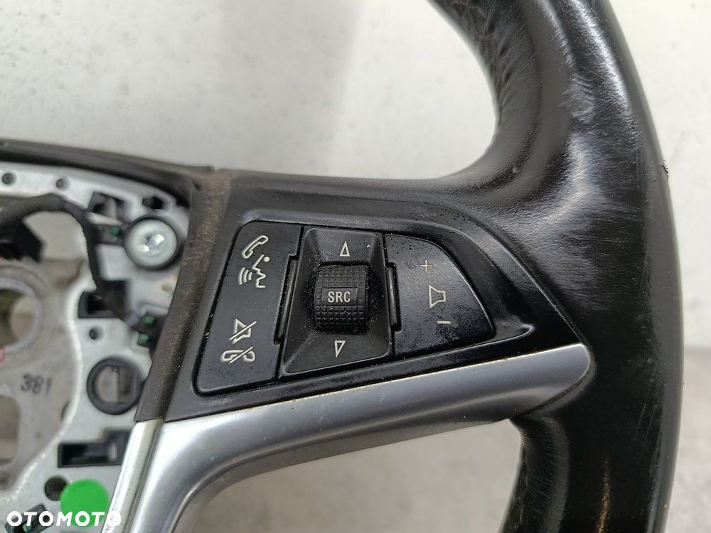 KIEROWNICA MULTIFUNKCYJNA OPEL INSIGNIA A 13316547 6091702 - 6