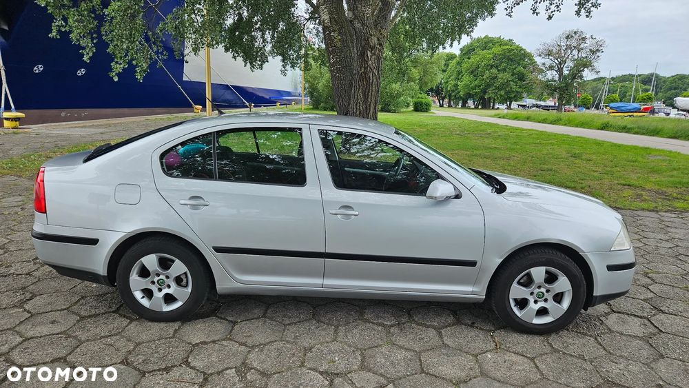 Skoda Octavia 1.6 Ambiente - 8