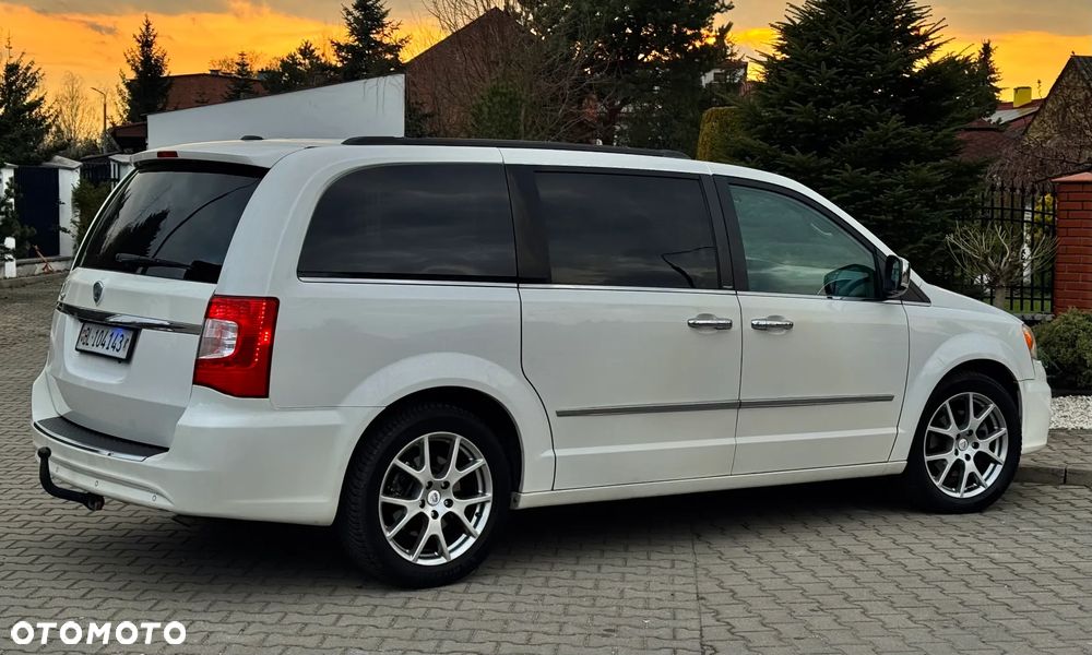 Lancia Voyager 2.8 Multijet 16v Platinum - 13