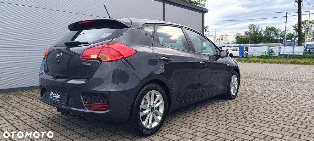 Kia Ceed - 11