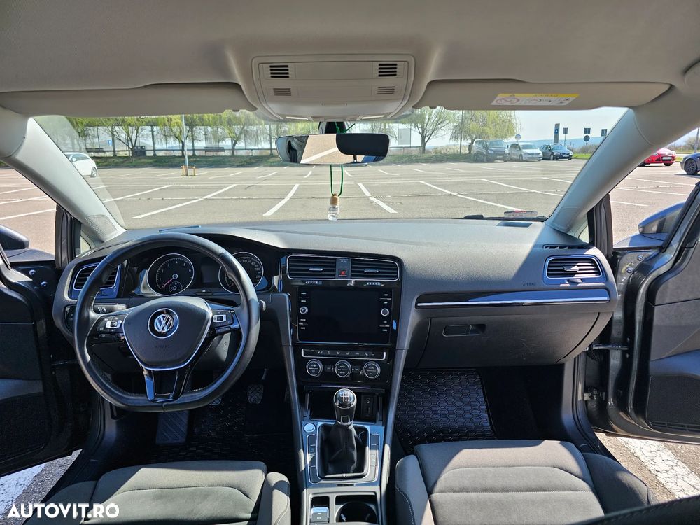 Volkswagen Golf - 21