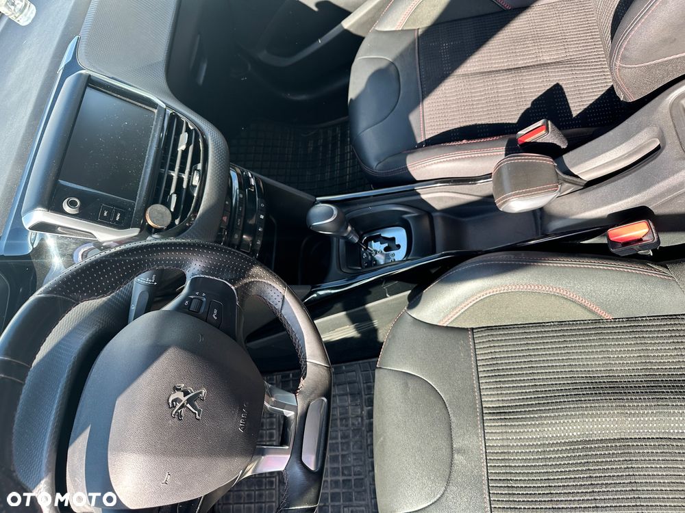 Peugeot 2008 1.2 Pure Tech GPF Allure S&S EAT6 - 9