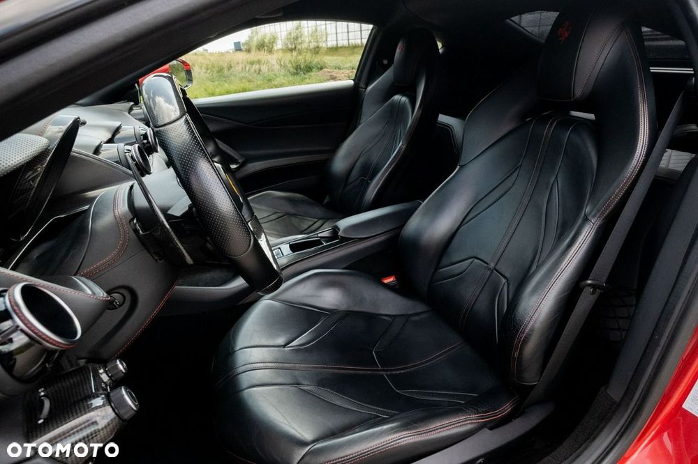 Ferrari 812 Superfast - 25