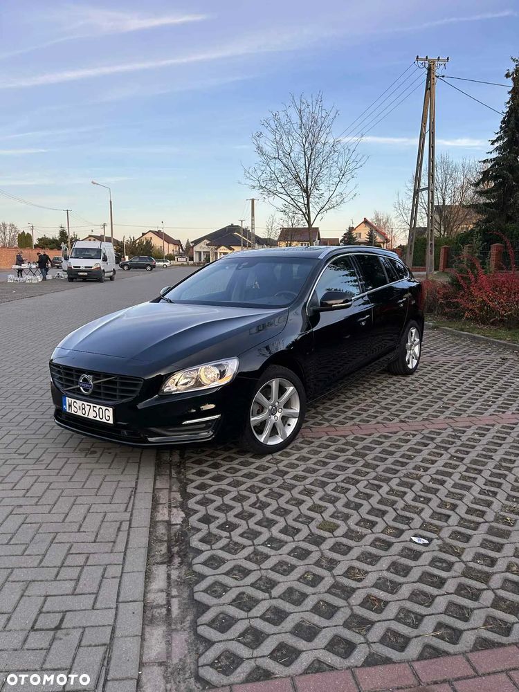 Volvo V60 T5 Drive-E Dynamic Edition (Momentum) - 1