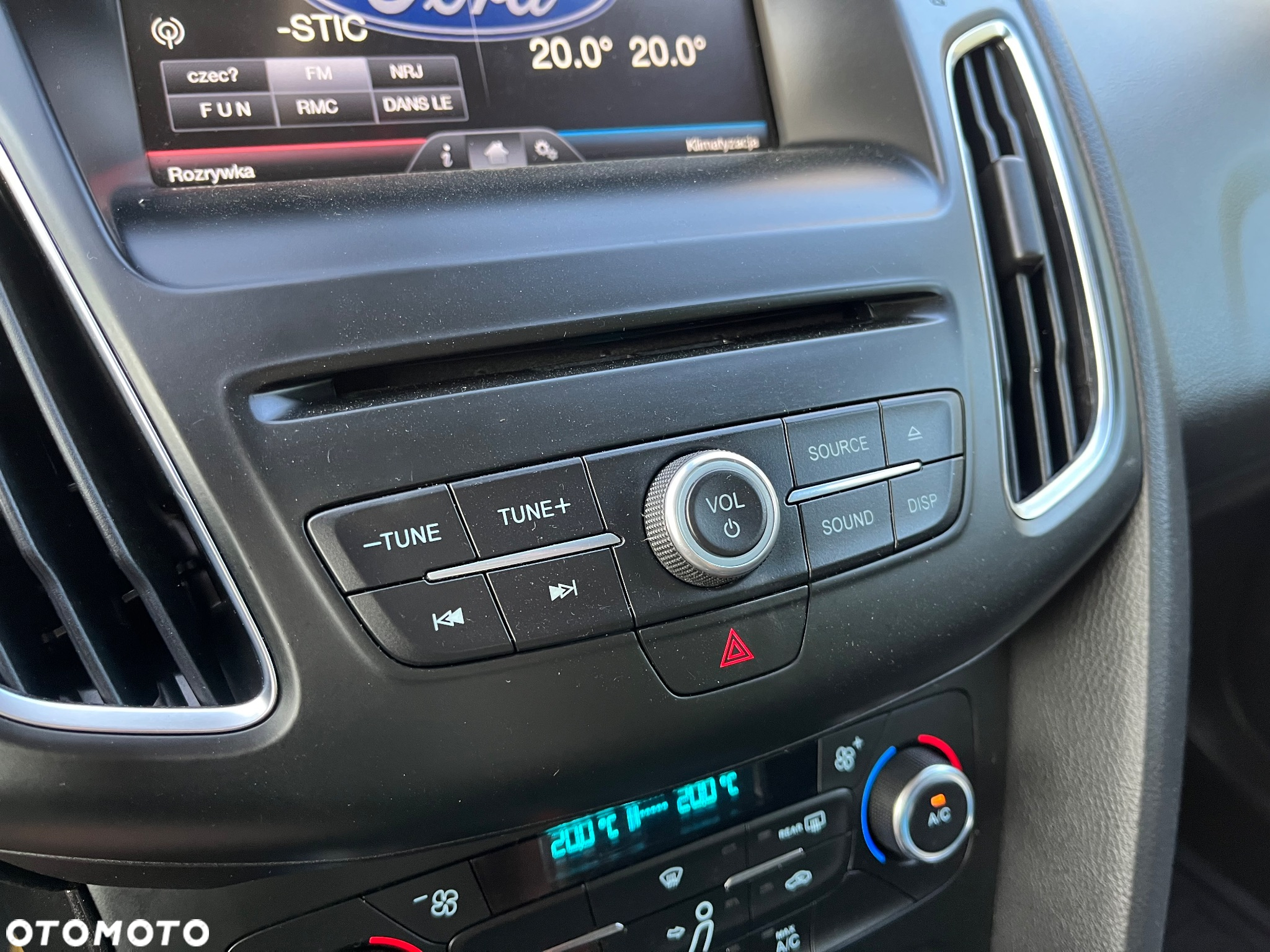 Ford Focus 1.0 EcoBoost Hybrid TITANIUM X - 26